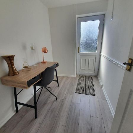 Bv Luxury Spacious 3 Bedroom House At Isaac Close Manchester Eksteriør billede