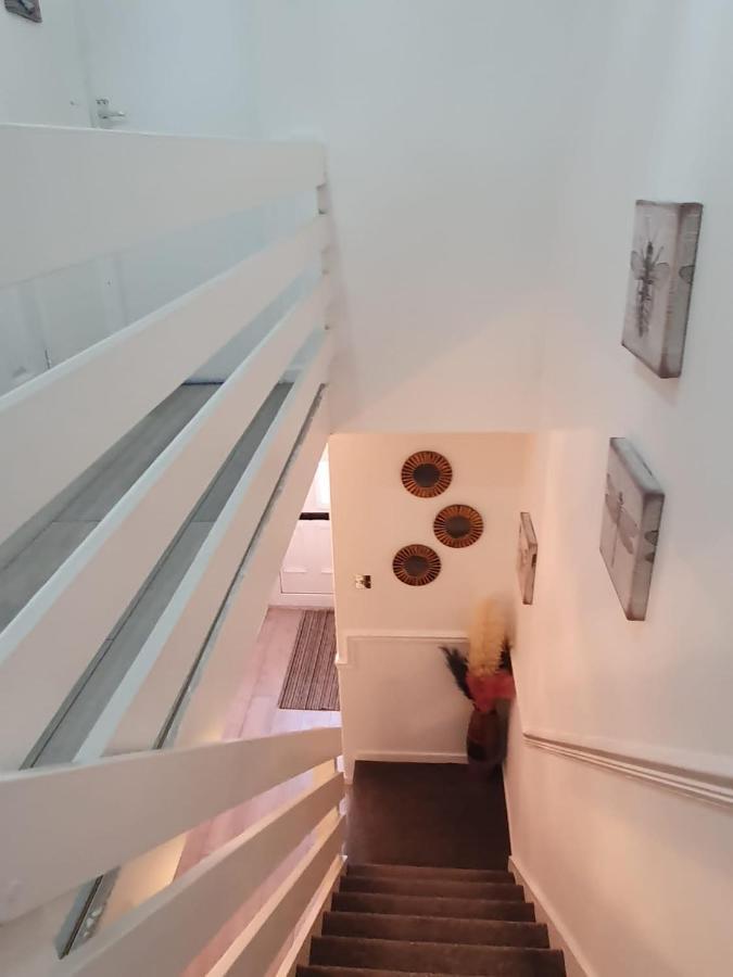 Bv Luxury Spacious 3 Bedroom House At Isaac Close Manchester Eksteriør billede