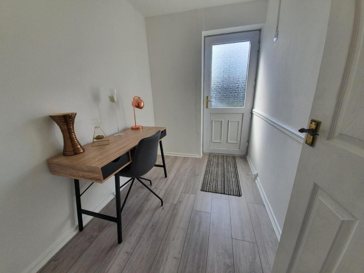 Bv Luxury Spacious 3 Bedroom House At Isaac Close Manchester Eksteriør billede