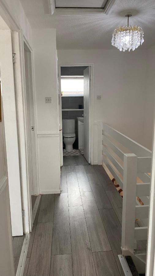 Bv Luxury Spacious 3 Bedroom House At Isaac Close Manchester Eksteriør billede