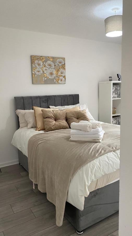 Bv Luxury Spacious 3 Bedroom House At Isaac Close Manchester Eksteriør billede