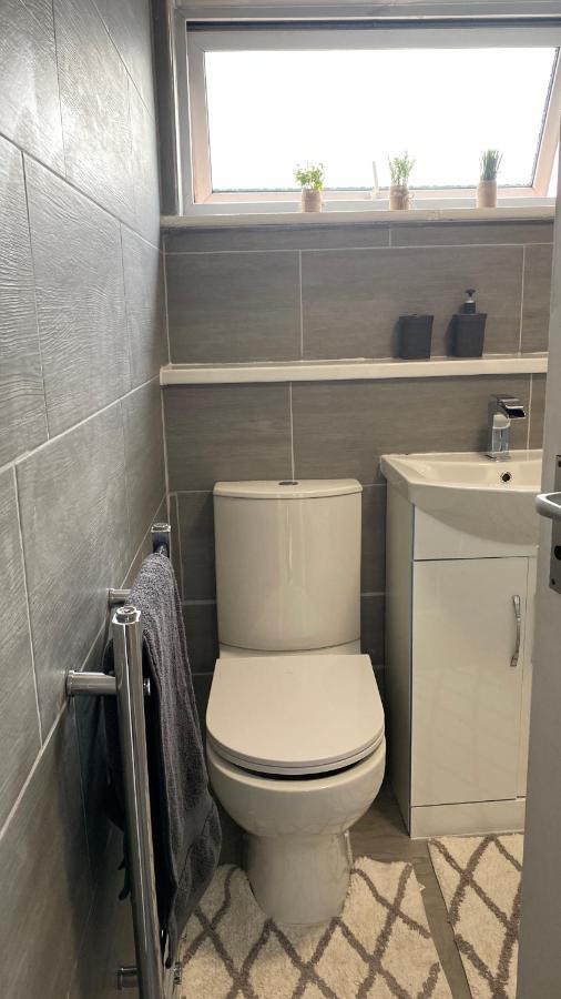 Bv Luxury Spacious 3 Bedroom House At Isaac Close Manchester Eksteriør billede