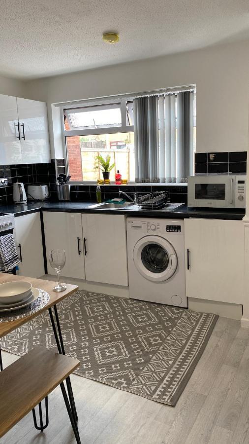 Bv Luxury Spacious 3 Bedroom House At Isaac Close Manchester Eksteriør billede