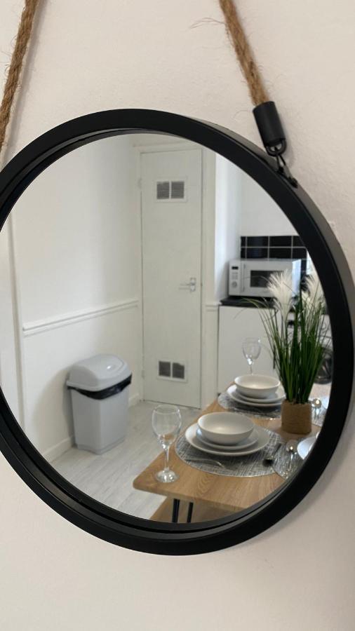 Bv Luxury Spacious 3 Bedroom House At Isaac Close Manchester Eksteriør billede