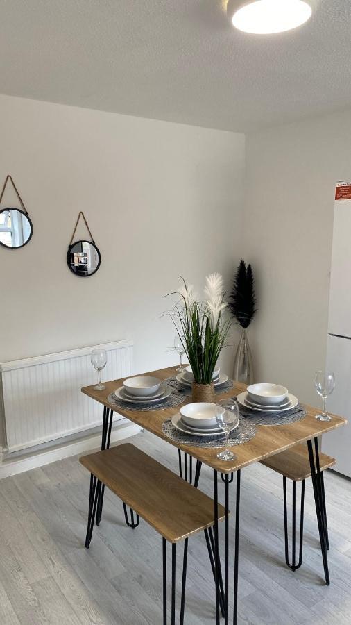 Bv Luxury Spacious 3 Bedroom House At Isaac Close Manchester Eksteriør billede