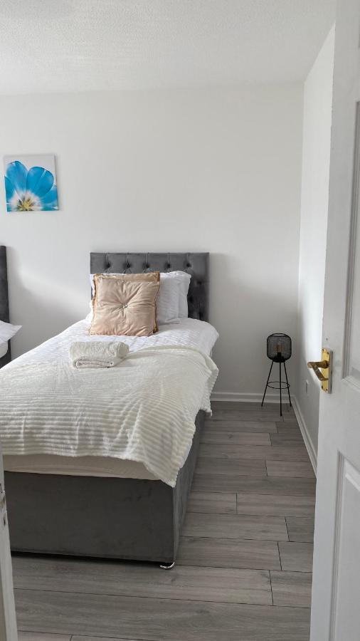 Bv Luxury Spacious 3 Bedroom House At Isaac Close Manchester Eksteriør billede