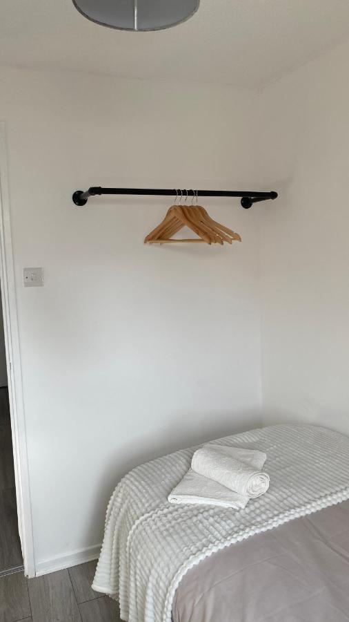 Bv Luxury Spacious 3 Bedroom House At Isaac Close Manchester Eksteriør billede